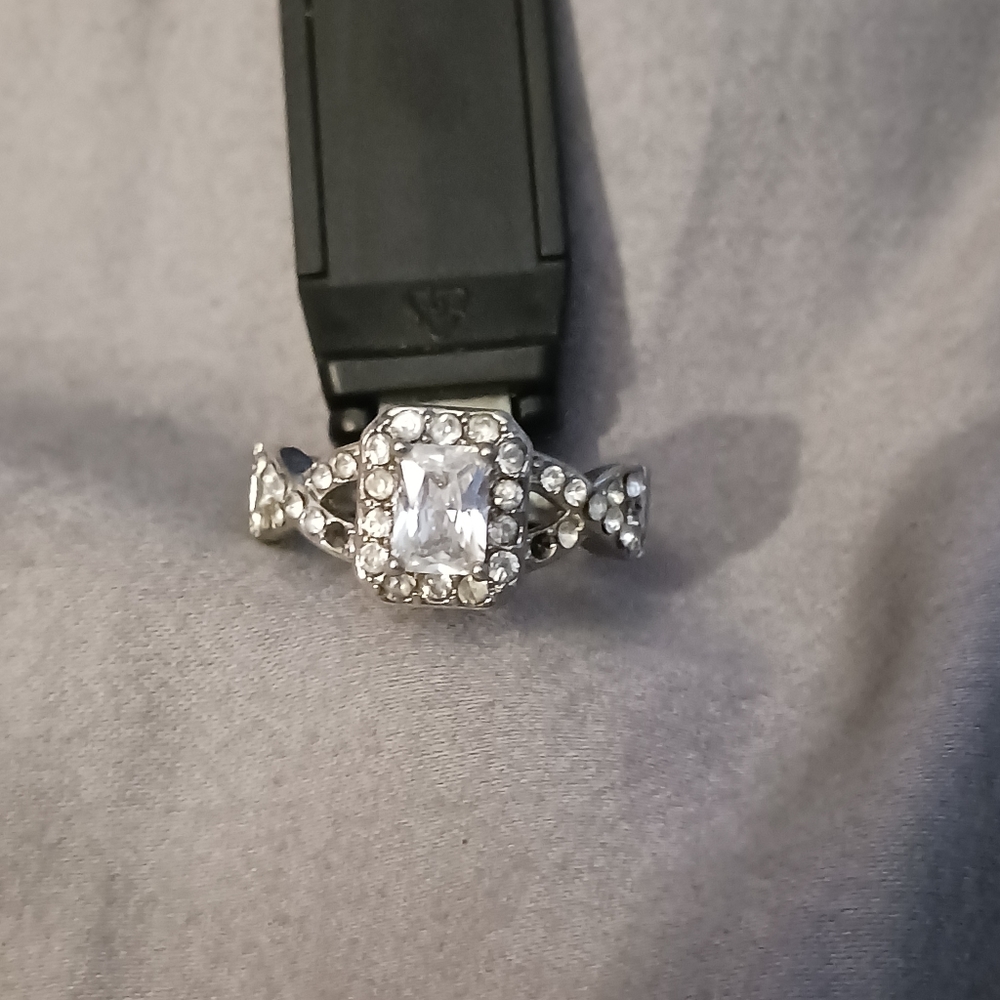 NWT! Gorgeous Ring Set w/ missing stones sz 10